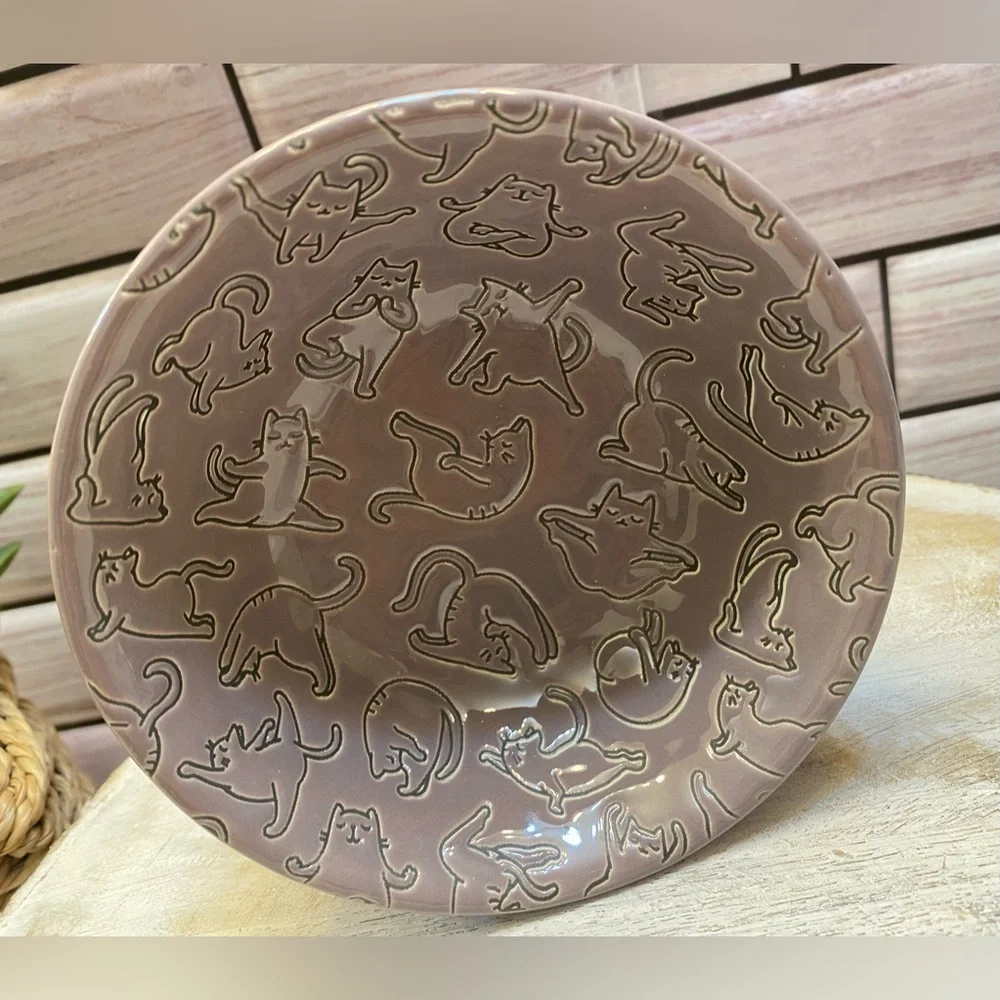 Signature 🐱 🐾 Yoga cat screen embossed Elevated cat bowl Ancient Purple New